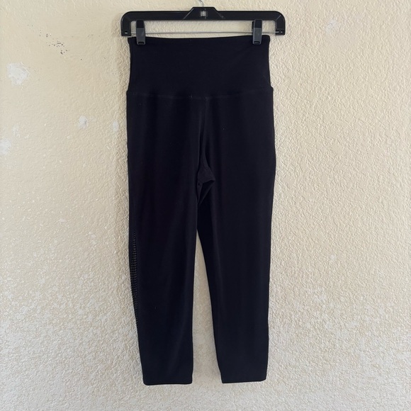 Black Mesh Panel High-Waisted Leggings - Picture 3 of 9